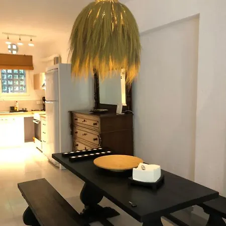 Holiday home ανεμπόδιστη θέα με κήπο και πισίνα