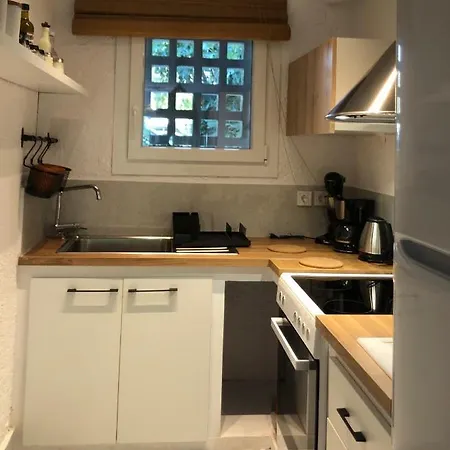 ανεμπόδιστη θέα με κήπο και πισίνα Holiday home *