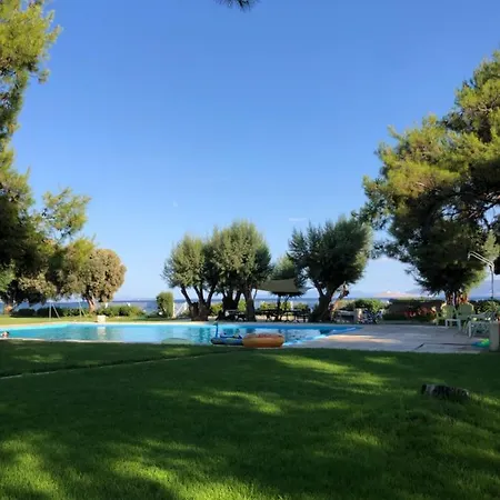 ανεμπόδιστη θέα με κήπο και πισίνα Agioi Theodoroi (Corinthia)