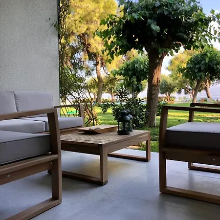 Vakantiehuis Garden Oasis By The Sea - Pool & Parking *