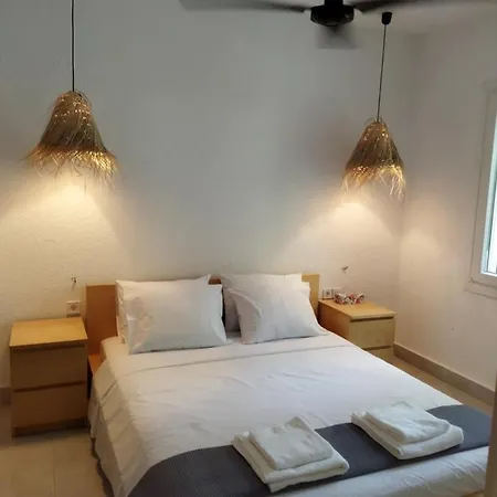 ανεμπόδιστη θέα με κήπο και πισίνα Holiday home Agioi Theodoroi (Corinthia)