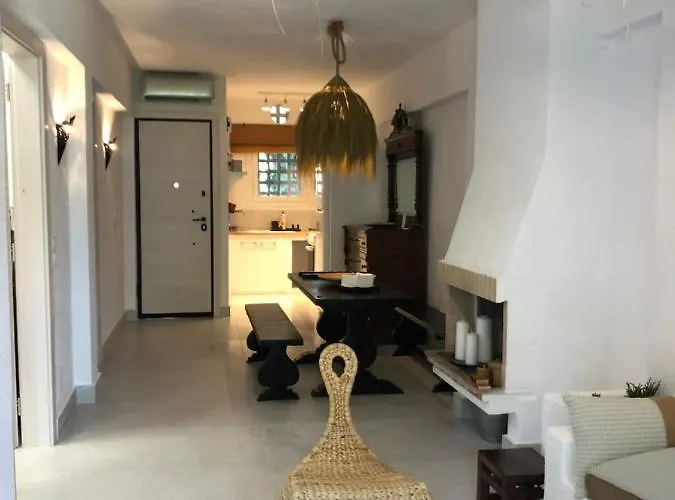 度假居 ανεμπόδιστη θέα με κήπο και πισίνα 圣塞多罗伊