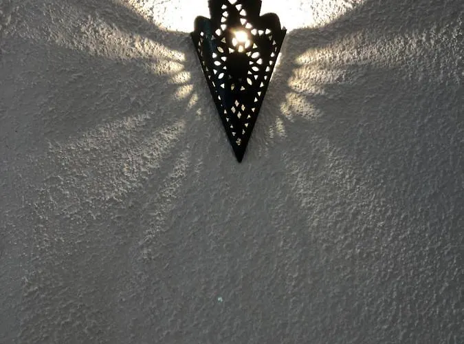 ανεμπόδιστη θέα με κήπο και πισίνα 度假居 *