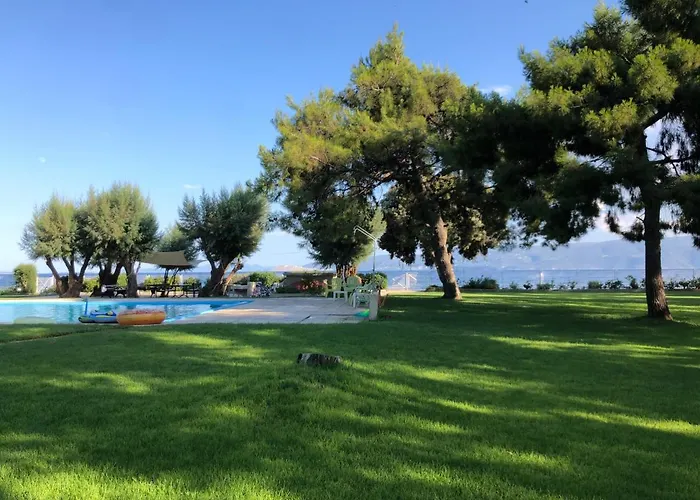 Tatil Evi ανεμπόδιστη θέα με κήπο και πισίνα Agioi Theodoroi (Corinthia)