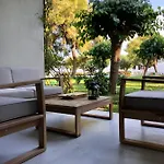 Casa vacanze Garden Oasis By The Sea - Pool & Parking *