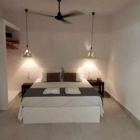 ανεμπόδιστη θέα με κήπο και πισίνα