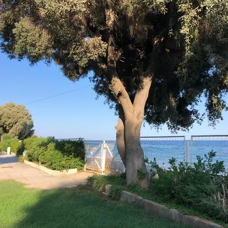 Dom wakacyjny ανεμπόδιστη θέα με κήπο και πισίνα *