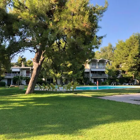 ανεμπόδιστη θέα με κήπο και πισίνα Дом отдыха *