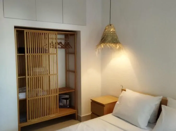 ανεμπόδιστη θέα με κήπο και πισίνα